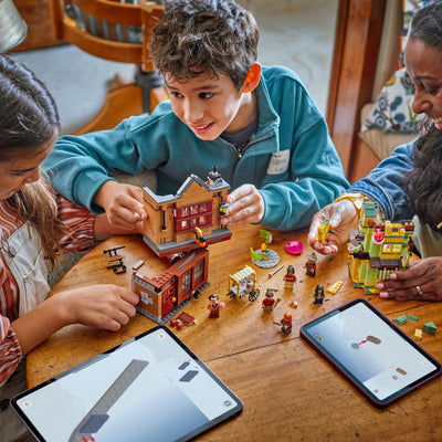 Accessori di Prima Qualità per il Quidditch e Gelateria fotografia ragazzi che costruiscono il set lego