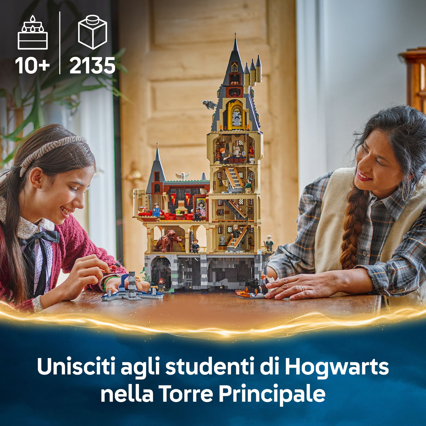 Castello di Hogwarts™: Torre della grande scalinata principale fotografia promozionale "Unisciti agli studenti di Hogwarts nella Torre Principale"
