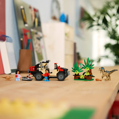 Fuga dal Raptor sul fuoristrada fotografia del set lego in ambiente domestico da esposizione
