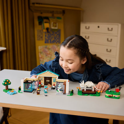 La collezione del museo di Blatero fotografia del set lego costruito con disposizione orizzontale con bambina