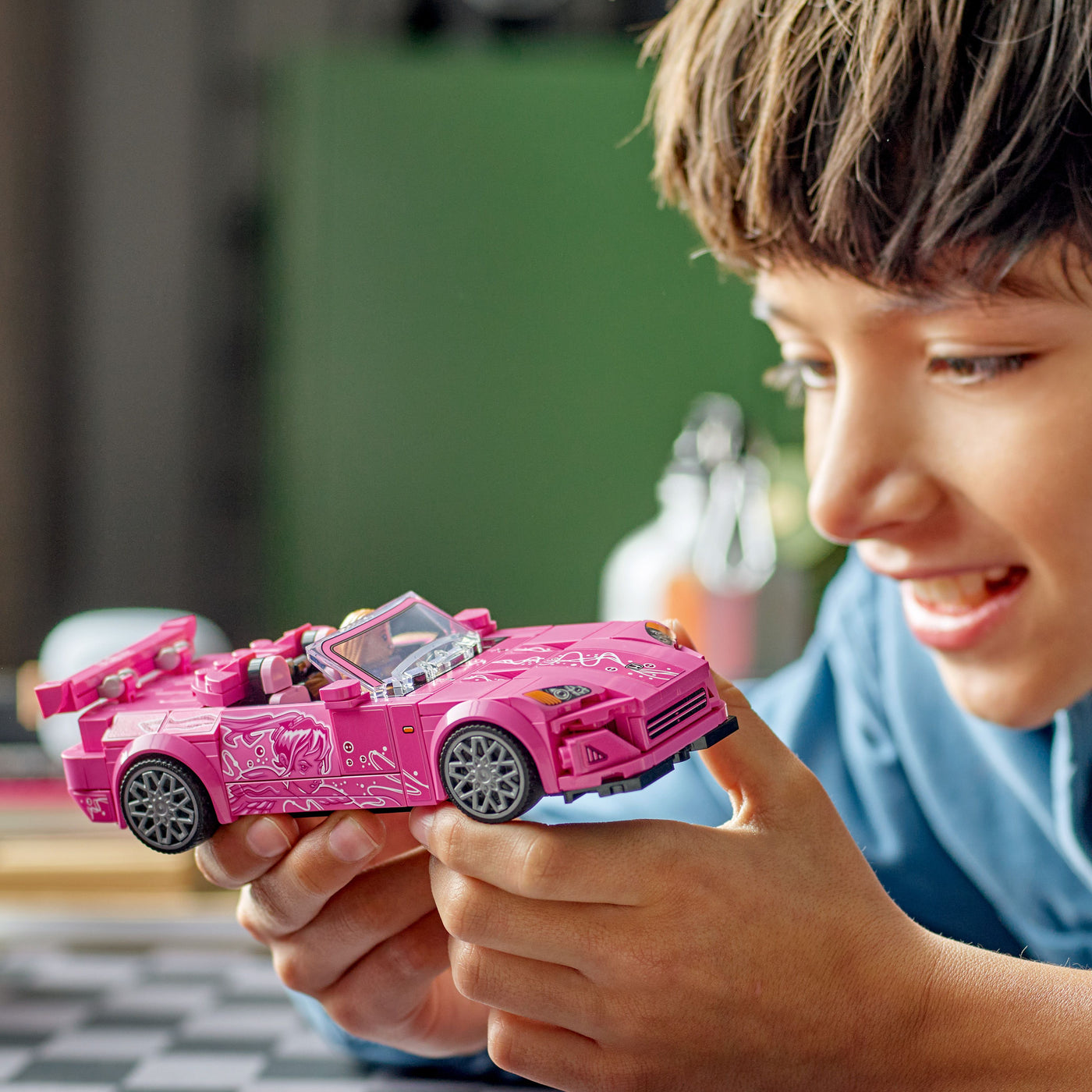2 Fast 2 Furious Honda S2000 fotografia ragazzo che tiene tra le mani il set lego costruito