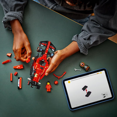 Auto da corsa F1® Ferrari SF-24 fotografia dall'alto del set lego in costruzione