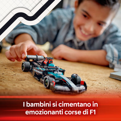 Auto da corsa Mercedes-AMG F1® W15 fotografia promozionale "I bambini si cimentano in emozionanti corse di F1"