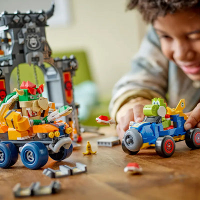 Mario Kart™ – Castello di Bowser fotografia bambino che gioca con il set lego costruito