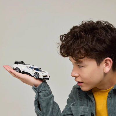 Hyper Sports Car Bugatti Centodieci fotografia bambino con set lego costruito in mano