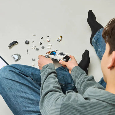 Hyper Sports Car Bugatti Centodieci fotografia dall'alto del set lego in costruzione