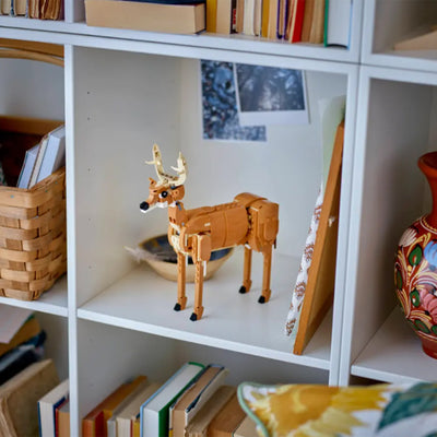 Cavallo meraviglioso fotografia del set lego costruito come cerbiatto in ambiente domestico da esposizione