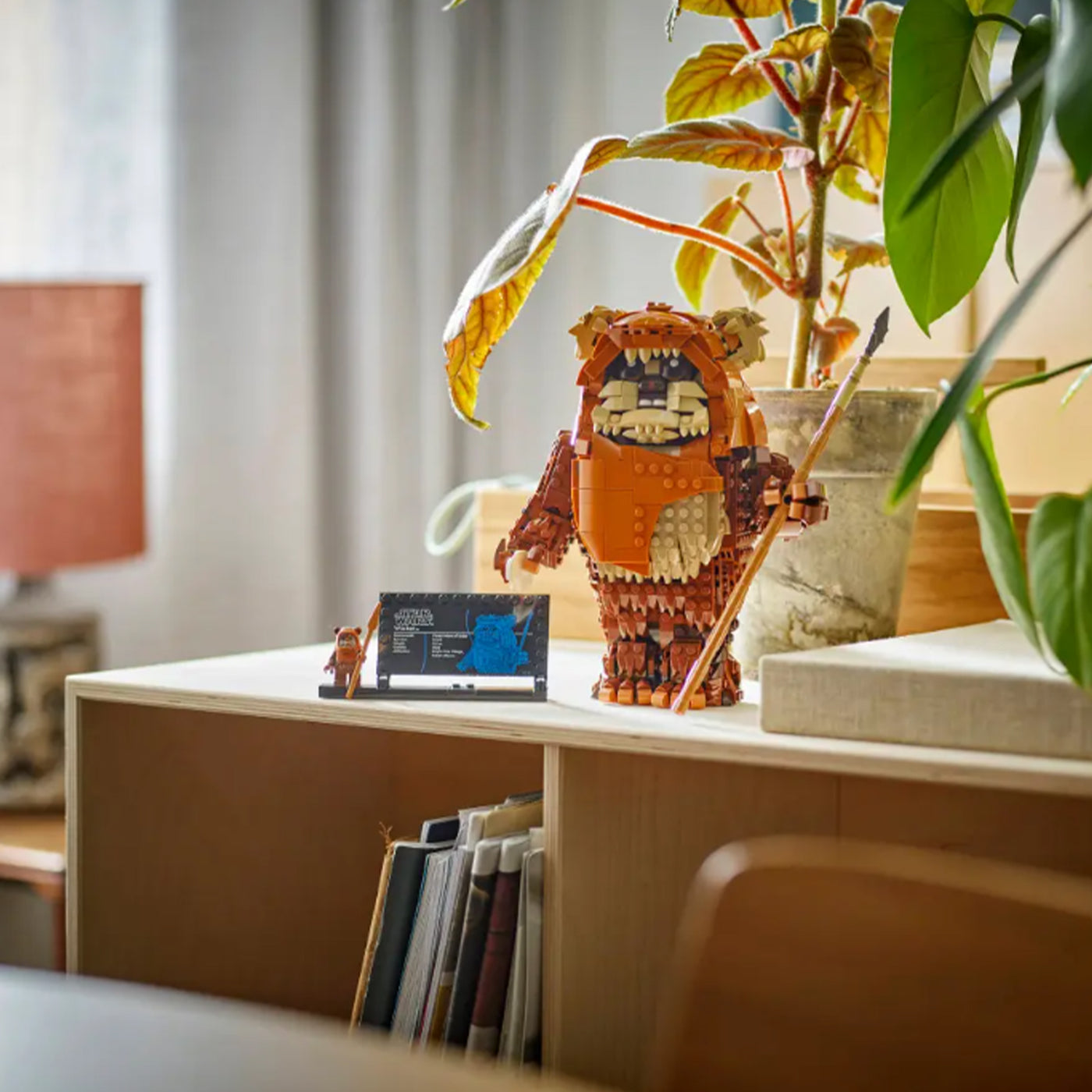 Wicket™ l'Ewok fotografia del set lego costruito in ambiente domestico da esposizione