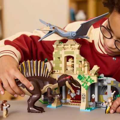 Missione aerea con Spinosauro e Quetzalcoatlus fotografia dettaglio del set lego costruito