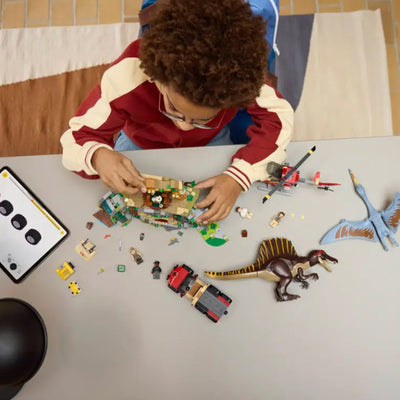 Missione aerea con Spinosauro e Quetzalcoatlus fotografia dall'alto del set lego in costruzione