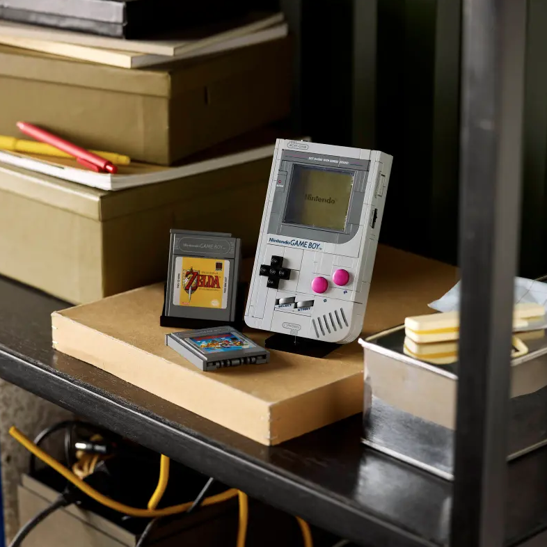 Game Boy™ fotografia del set lego costruito in ambiente domestico da esposizione