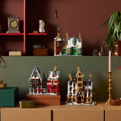 Villaggio di Hogsmeade™ – Edizione del Collezionista fotografia del set lego costruito in ambiente domestico da esposizione disposto con edifici separati