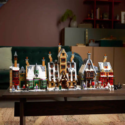 Villaggio di Hogsmeade™ – Edizione del Collezionista fotografia del set lego completo costruito in ambiente domestico da esposizione