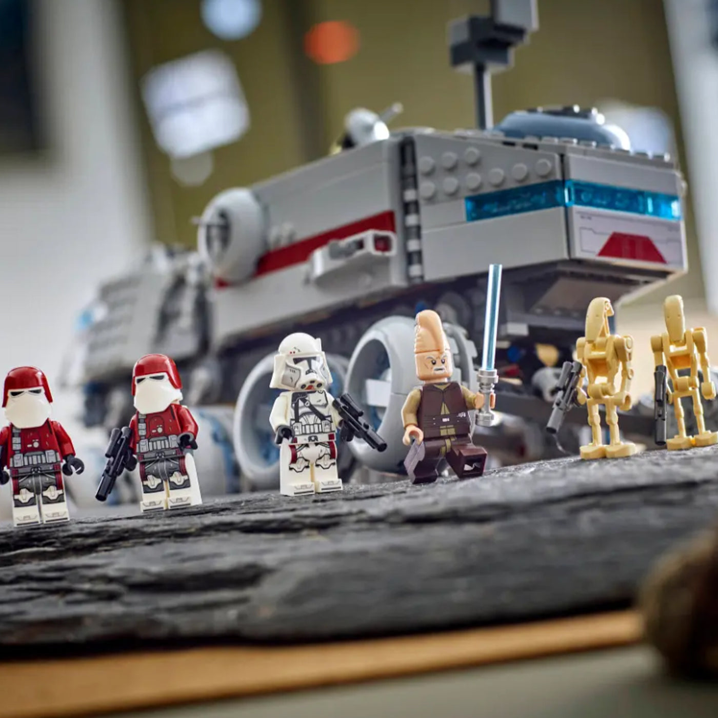 Juggernaut della Repubblica fotografia set lego costruito in ambiente domestico con minifigure personaggi in primo piano