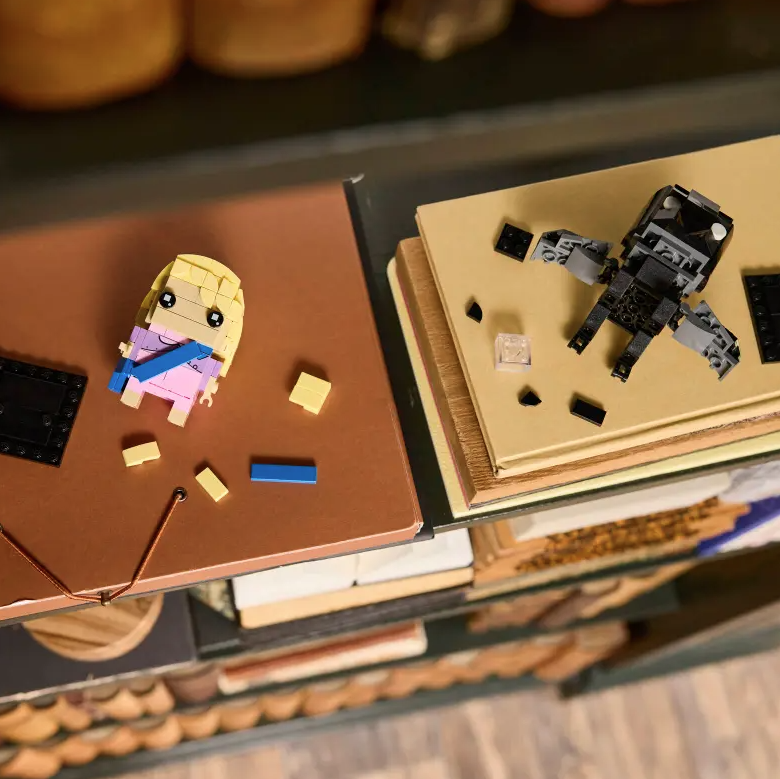 Personaggi di Luna Lovegood™ e di Thestral fotografia dall'alto del set lego in costruzione