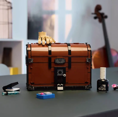 Appartamento di Mano fotografia del set lego costruito chiuso in ambiente domestico da esposizione