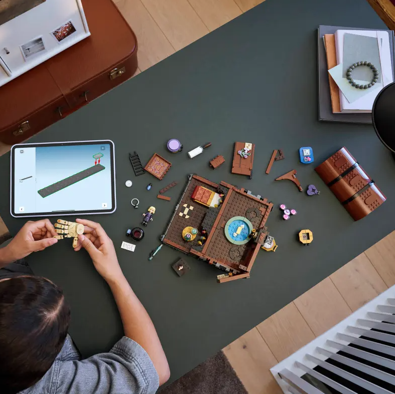 Appartamento di Mano fotografia dall'alto del set lego in costruzione