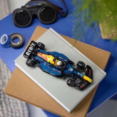 Auto da corsa F1® Oracle Red Bull Racing RB20 fotografia dall'alto del set lego costruito in ambiente domestico da esposizione