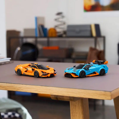 Lamborghini Revuelto e Huracán STO fotografia frontale del set lego costruito in ambiente domestico da esposizione