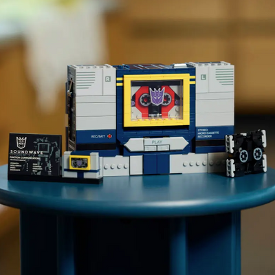 Transformers: Soundwave fotografia del set lego costruito in versione cassetta in ambiente domestico da esposizione