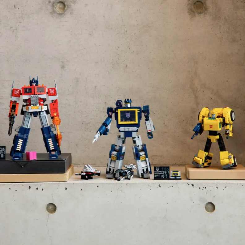 Transformers: Soundwave fotografia del set lego costruito in esposizione con altri set lego transformers