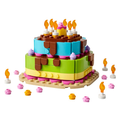 Torta della festa di compleanno visione con prospettiva laterale del set lego costruito